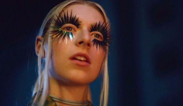 A maquilhagem colorida está a conquistar o mundo